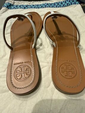 Tory Burch White Leather Logo Thong Sandals with Tan Footbed